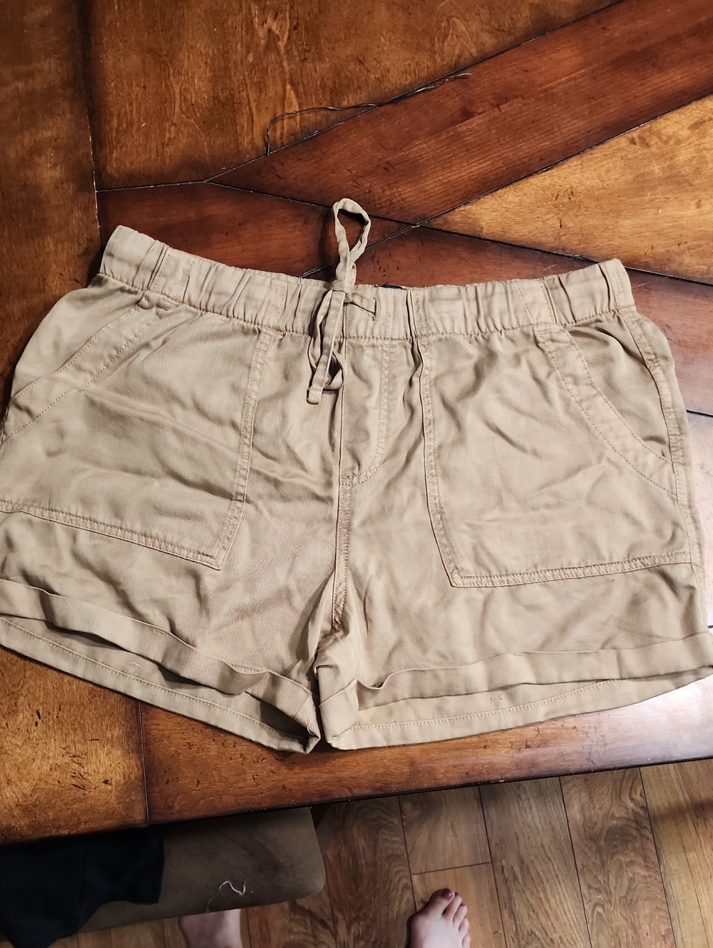 M GAP Women's Drawstring Linen Shorts in Light Tan